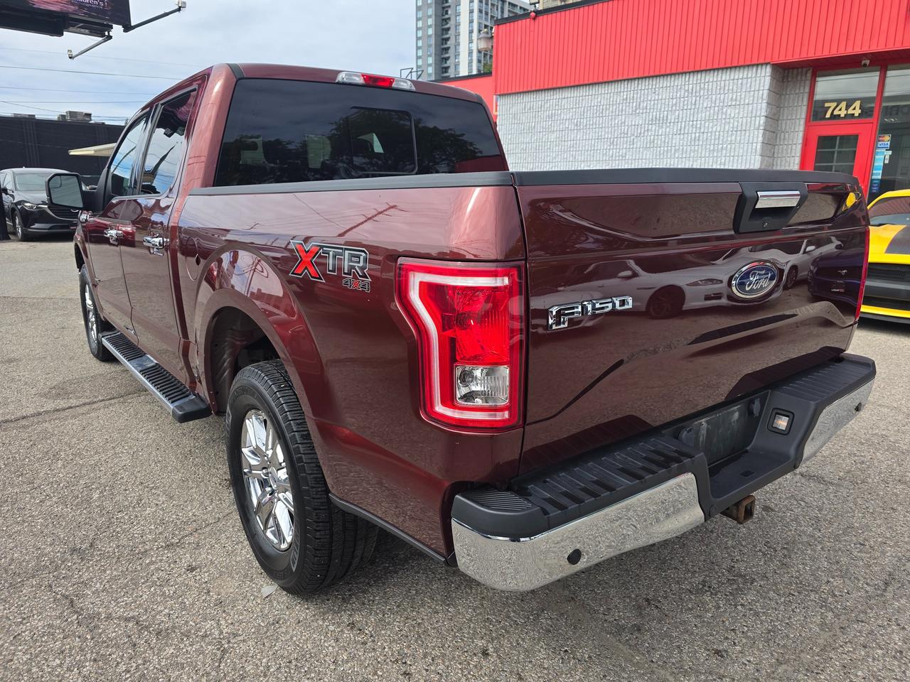 2017 Ford F-150 XLT 4WD SUPERCREW Photo3