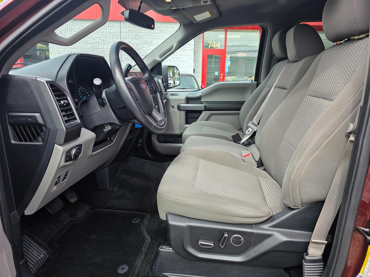 2017 Ford F-150 XLT 4WD SUPERCREW Photo