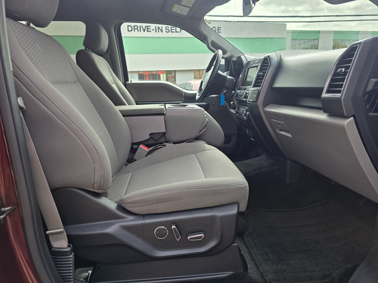 2017 Ford F-150 XLT 4WD SUPERCREW Photo