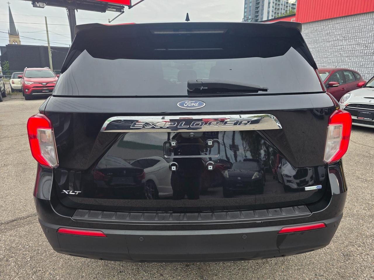 2020 Ford Explorer XLT 4WD Photo