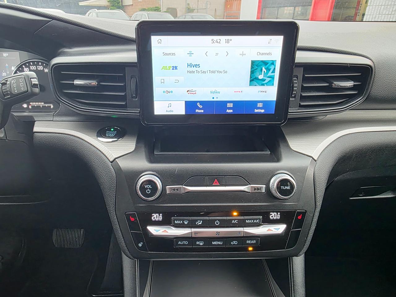2020 Ford Explorer XLT 4WD Photo