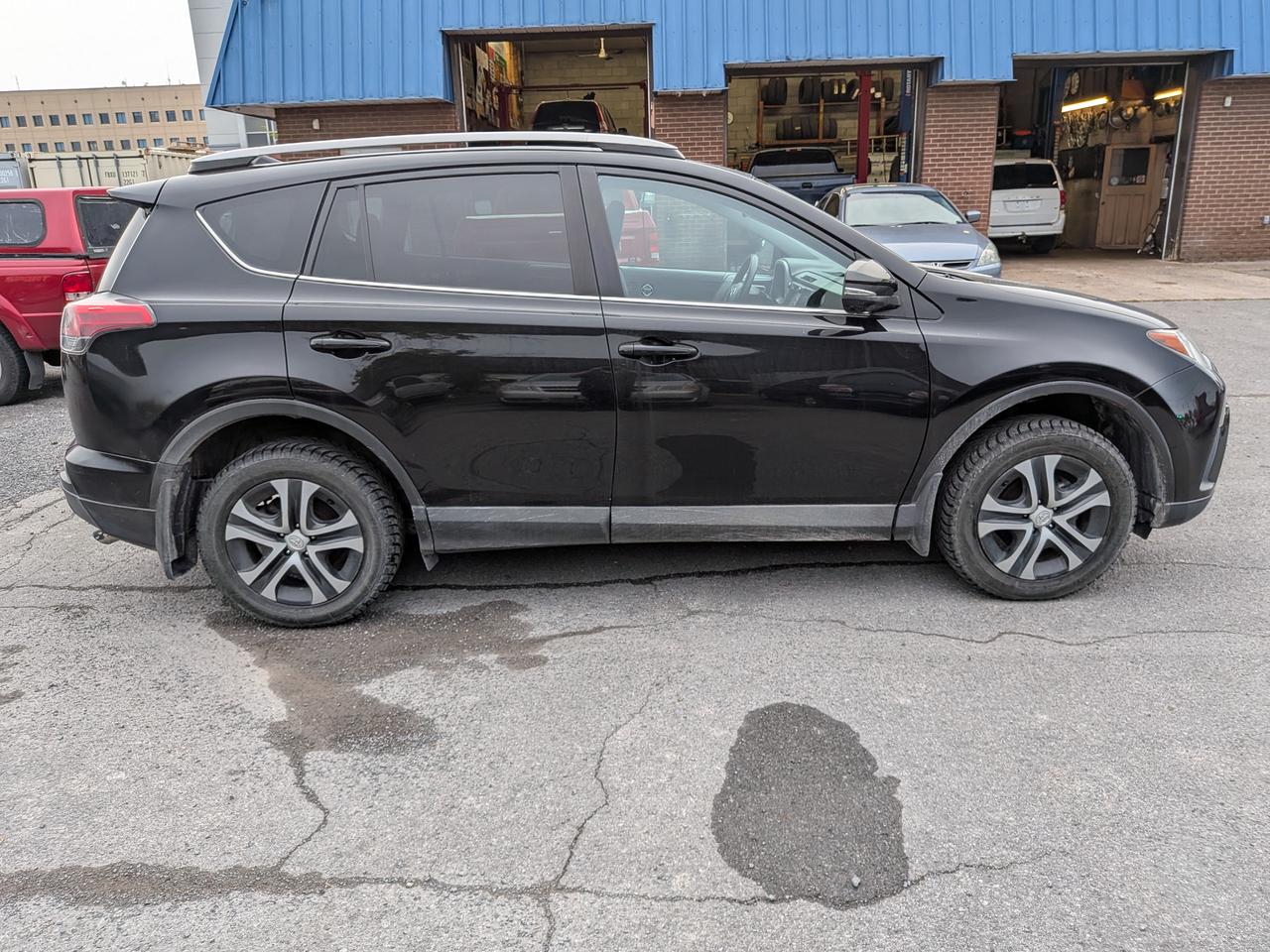 2017 Toyota RAV4 AWD 4dr LE Photo