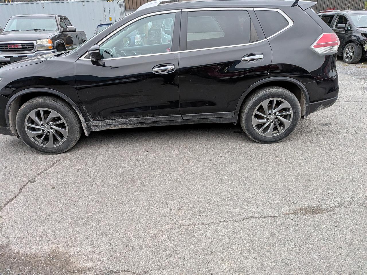 2015 Nissan Rogue SL Photo1