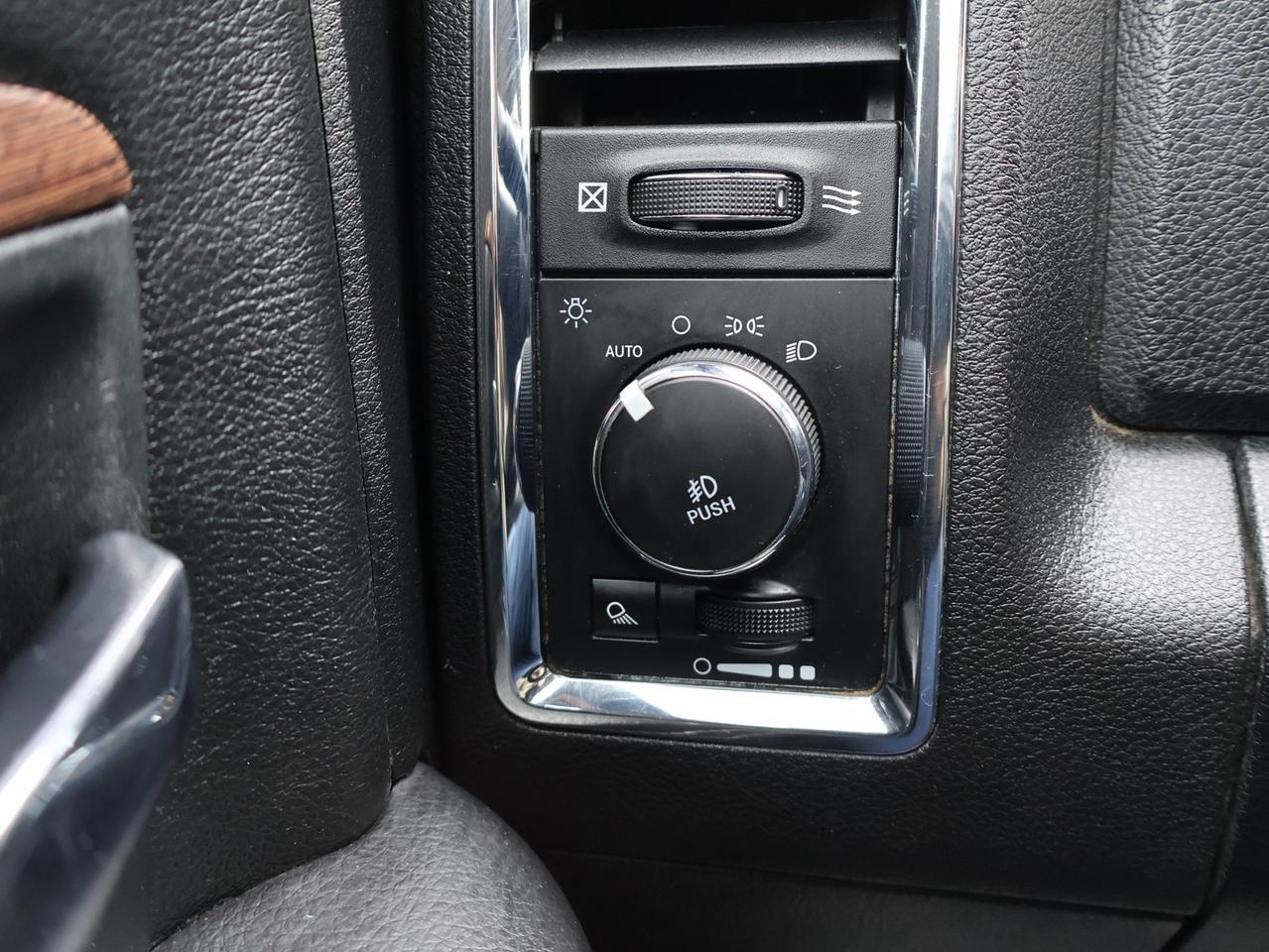 2018 RAM 1500 HIMI LARAMIE 4WD CAMERA BLUETOOTH LEATHER HEATED SEATS CRUISE ALLOYS Photo