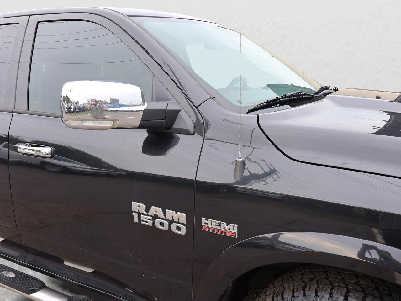 2018 RAM 1500 HIMI LARAMIE 4WD CAMERA BLUETOOTH LEATHER HEATED SEATS CRUISE ALLOYS Photo