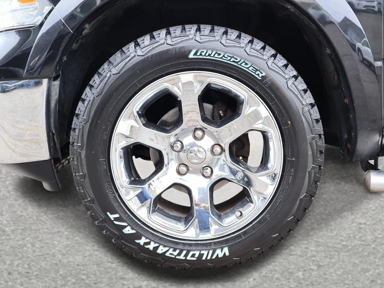 2018 RAM 1500 HIMI LARAMIE 4WD CAMERA BLUETOOTH LEATHER HEATED SEATS CRUISE ALLOYS Photo