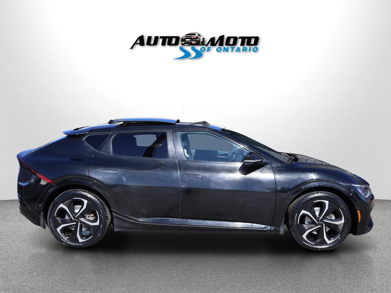 2024 Kia EV6 LAND GT-LINE AWD *ACCIDENT FREE*1 OWNER* CAMERA NAV BLUETOOTH LEATHER HEATED SEATS PANO ROOF CRUISE ALLOYS Photo