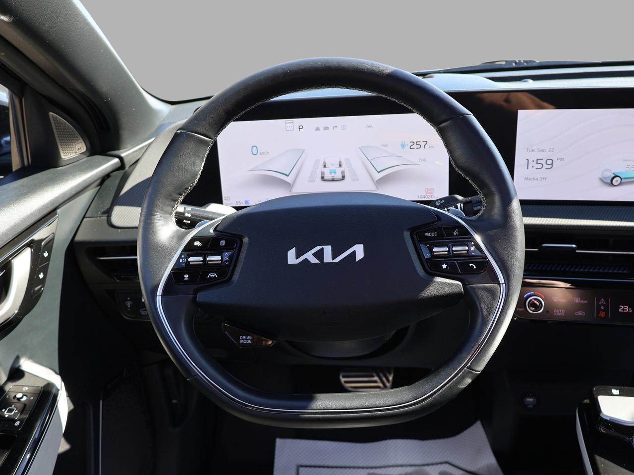 2024 Kia EV6 LAND GT-LINE AWD *ACCIDENT FREE*1 OWNER* CAMERA NAV BLUETOOTH LEATHER HEATED SEATS PANO ROOF CRUISE ALLOYS Photo