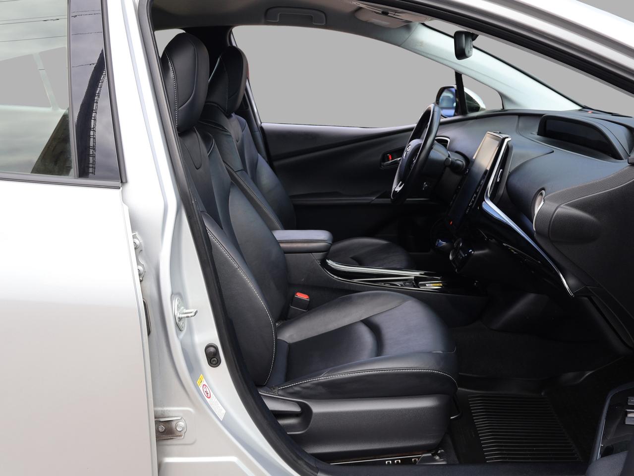 2020 Toyota Prius Prime PLUG-IN *ACCIDENT FREE*TOYOTA MAINTAIN*1 OWNER* CAMERA NAV BLUETOOTH LEATHER HEATED SEATS CRUISE ALLOYS Photo