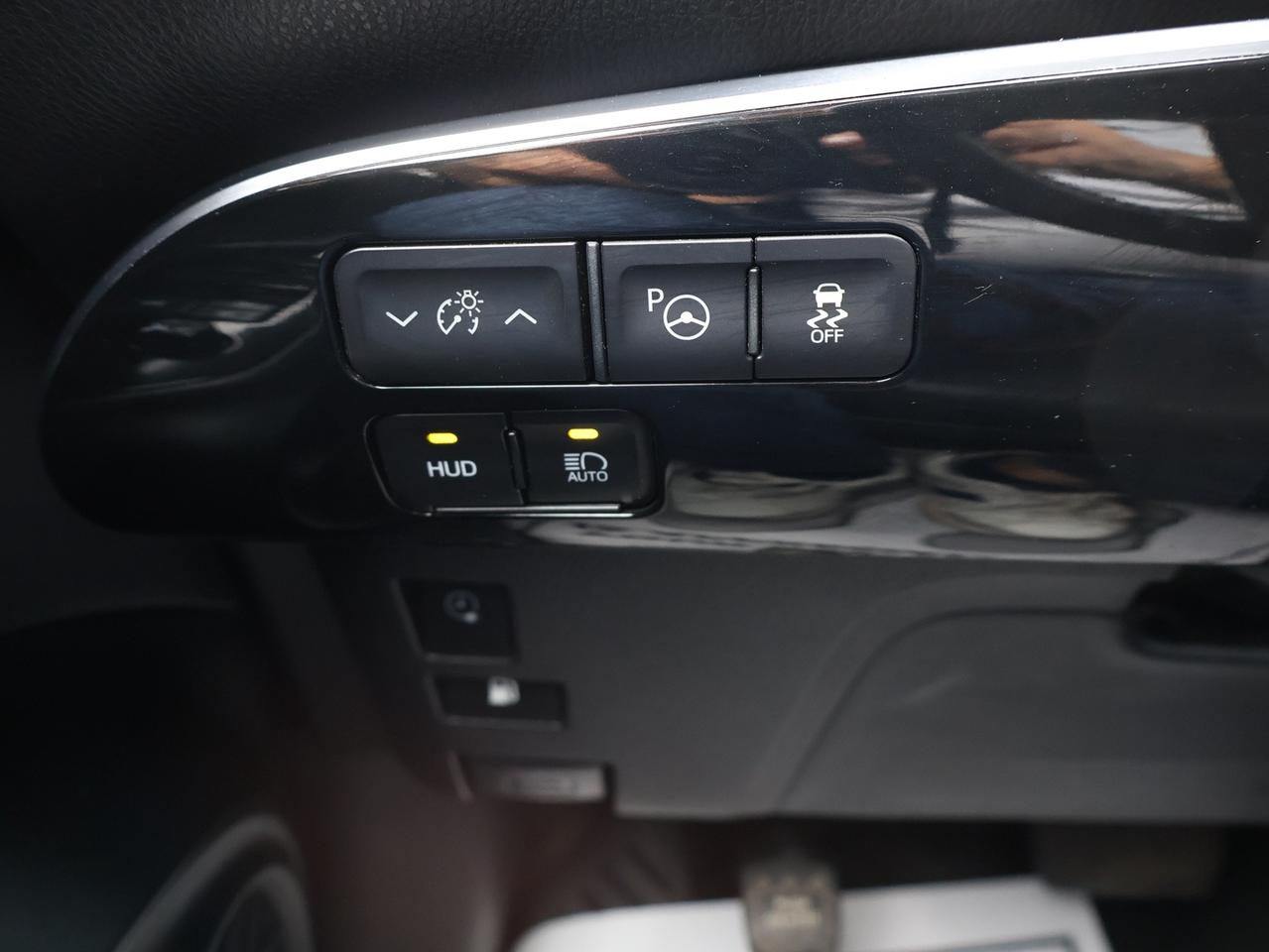 2020 Toyota Prius Prime PLUG-IN *ACCIDENT FREE*TOYOTA MAINTAIN*1 OWNER* CAMERA NAV BLUETOOTH LEATHER HEATED SEATS CRUISE ALLOYS Photo