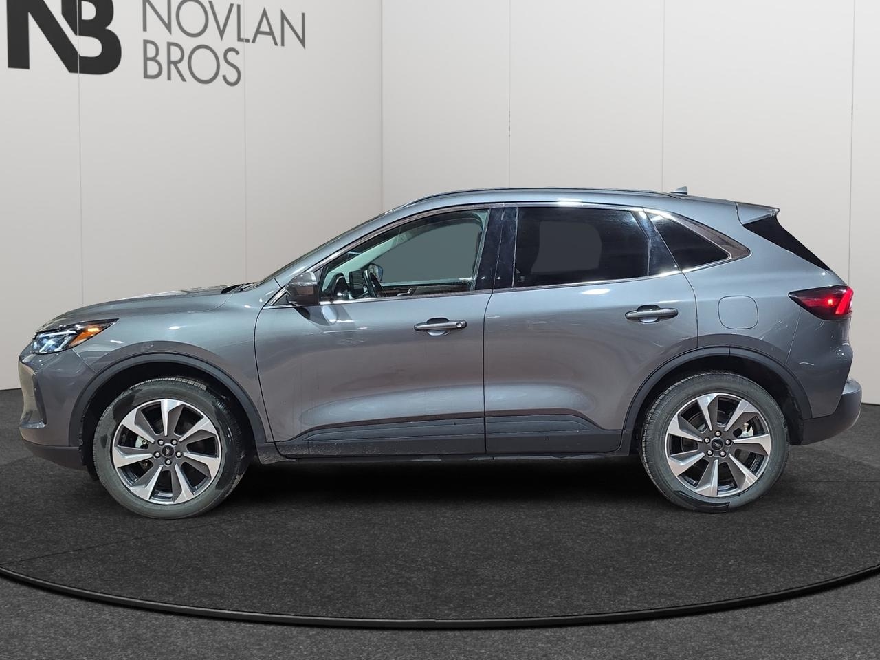 2025 Ford Escape Platinum Photo1