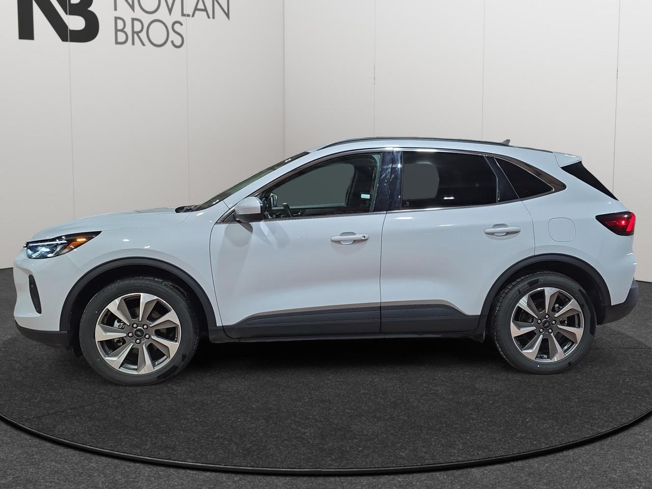 2025 Ford Escape Platinum Photo1
