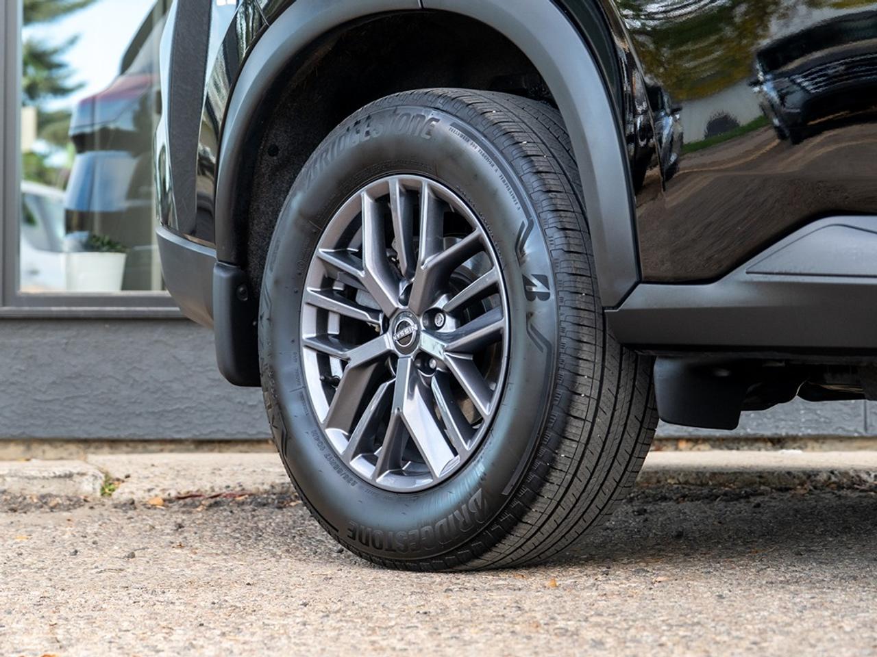 2024 Nissan Rogue AWD S Photo3