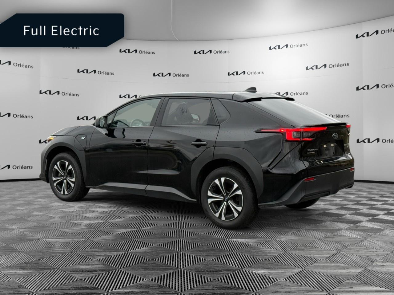 2023 Subaru Solterra Premium AWD Photo2