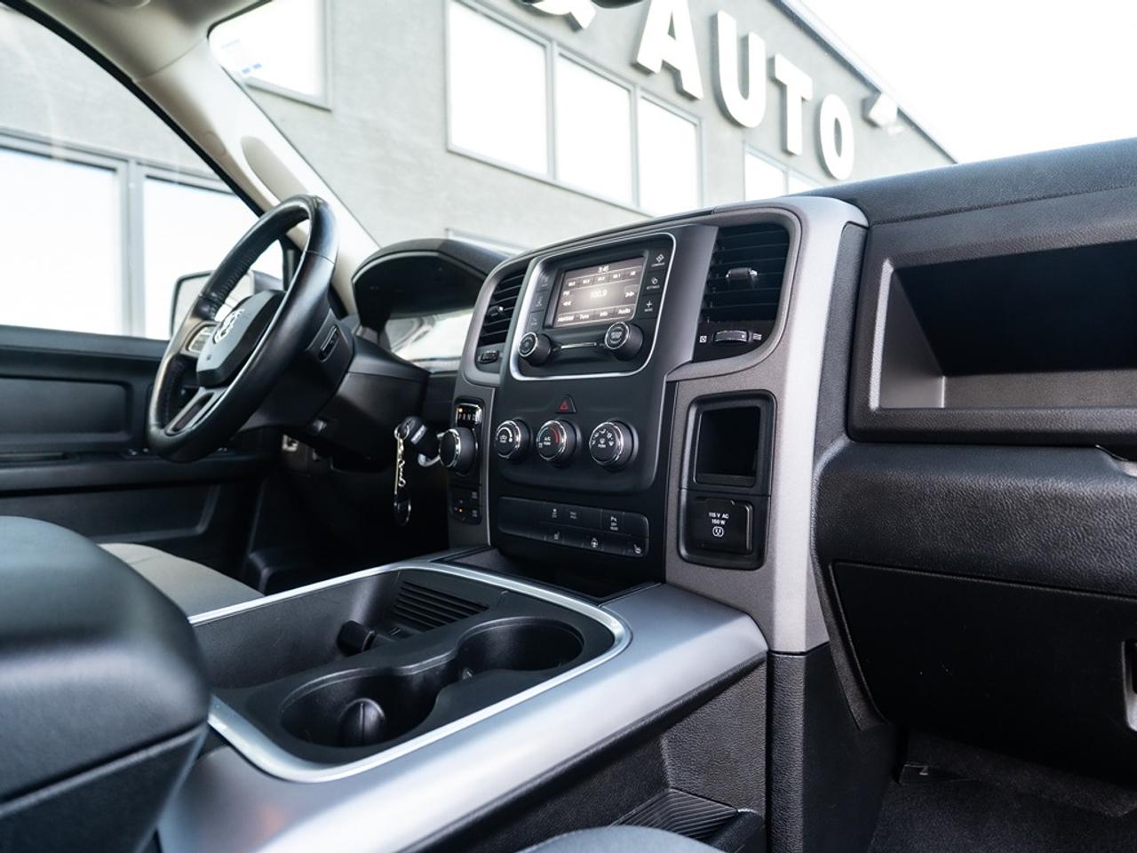 2022 RAM 1500 Classic Express 4x4 Crew Cab Photo43