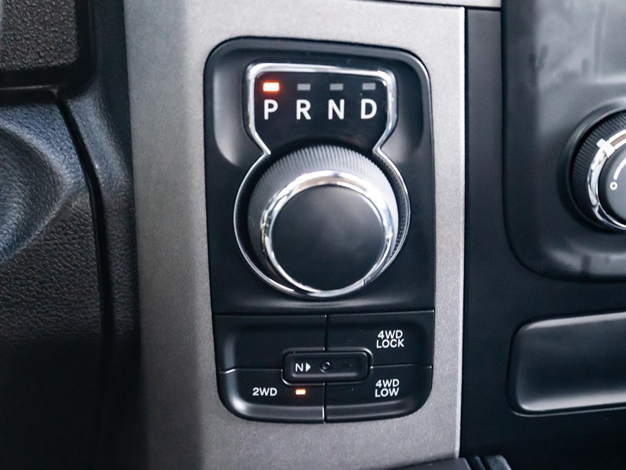 2022 RAM 1500 Classic Express 4x4 Crew Cab Photo12