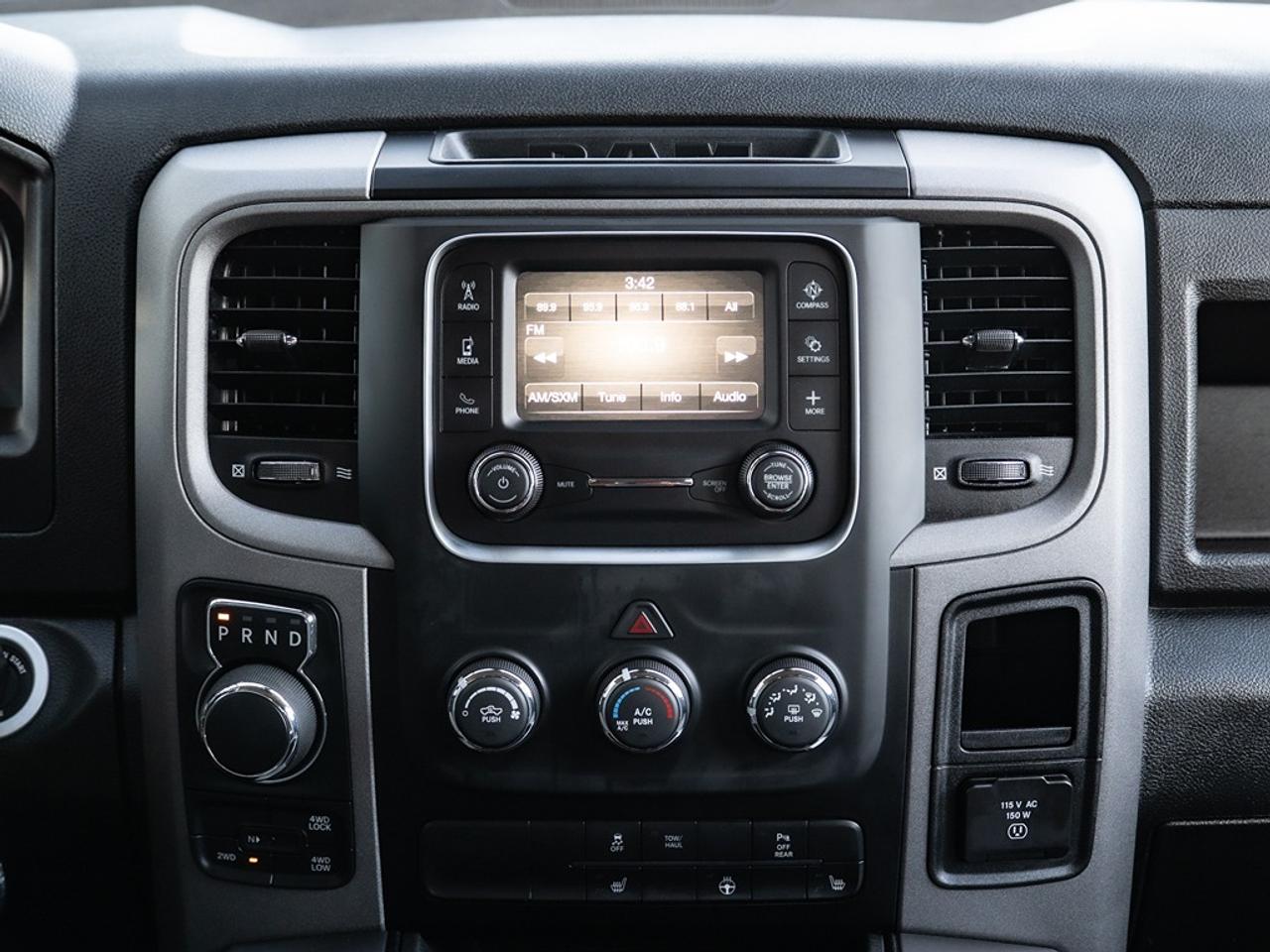 2022 RAM 1500 Classic Express 4x4 Crew Cab Photo8