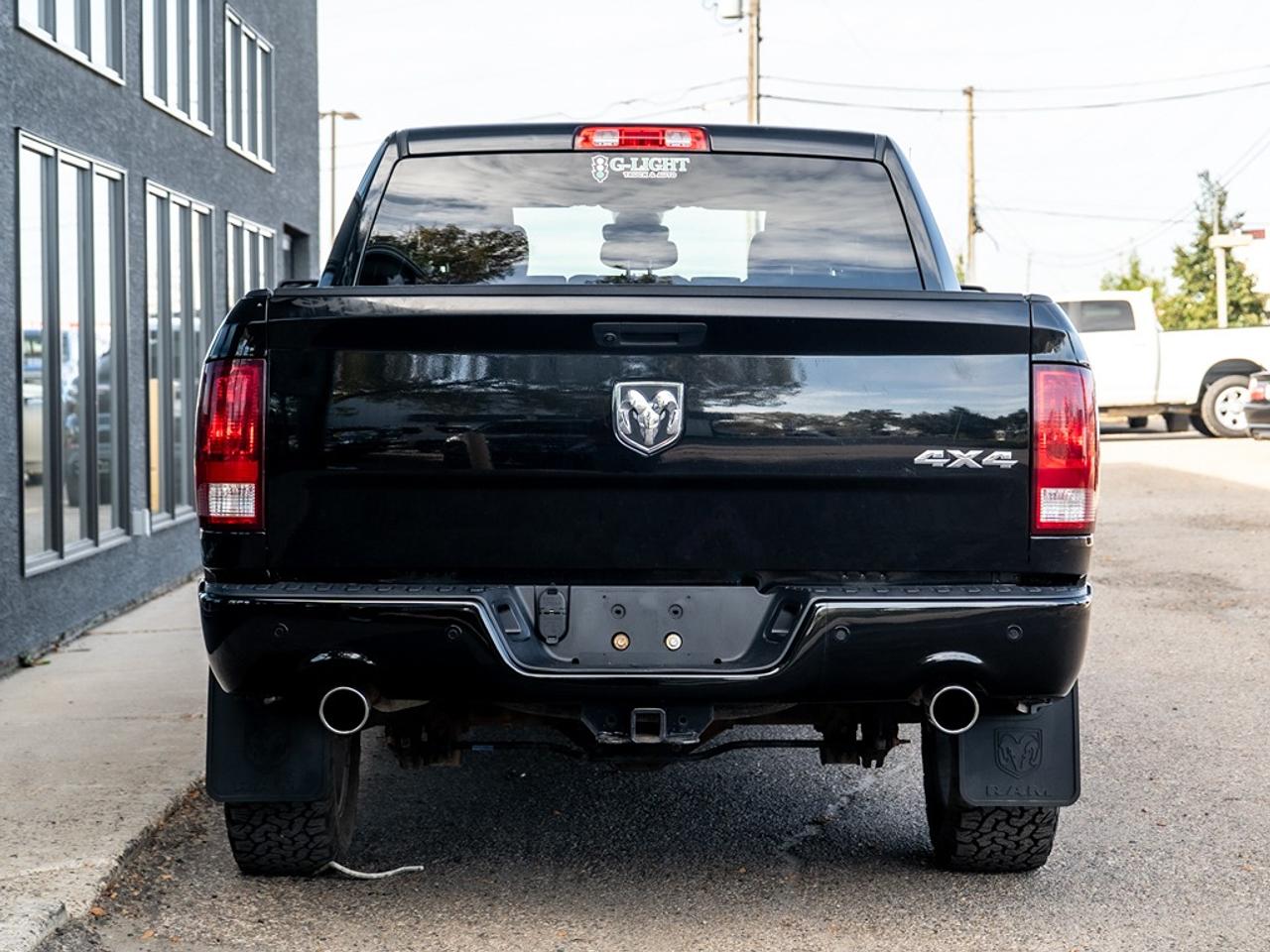 2022 RAM 1500 Classic Express 4x4 Crew Cab Photo6