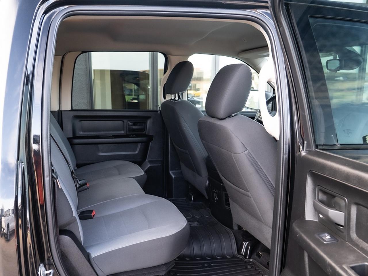 2022 RAM 1500 Classic Express 4x4 Crew Cab Photo19