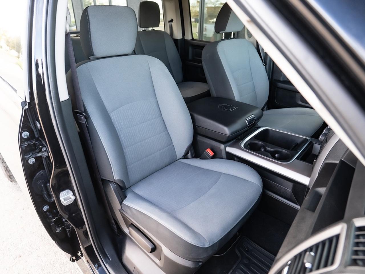 2022 RAM 1500 Classic Express 4x4 Crew Cab Photo42