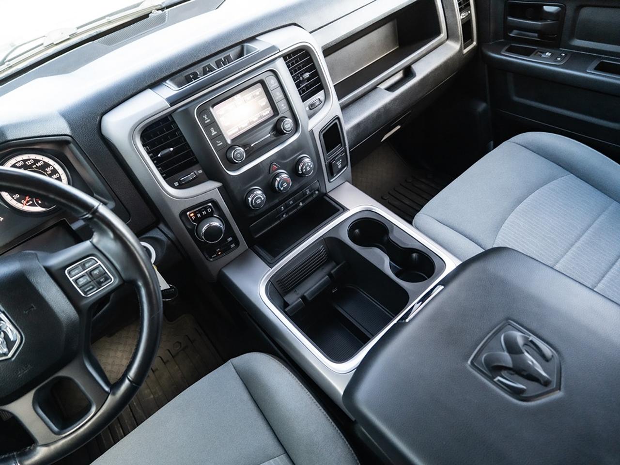 2022 RAM 1500 Classic Express 4x4 Crew Cab Photo9
