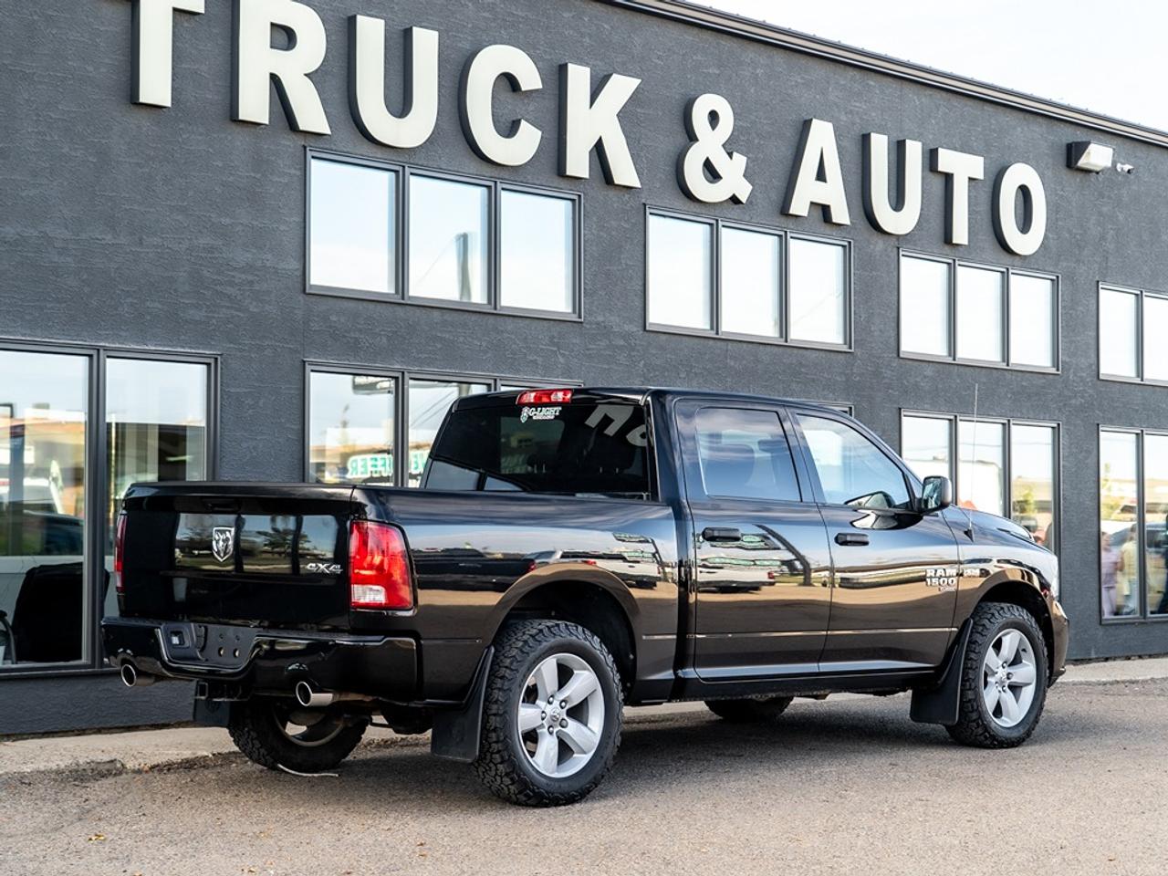 2022 RAM 1500 Classic Express 4x4 Crew Cab Photo27