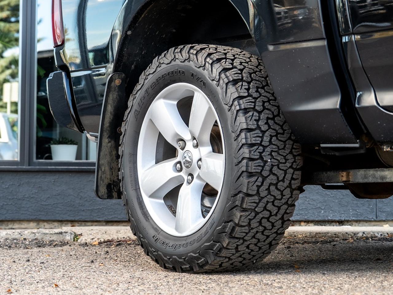 2022 RAM 1500 Classic Express 4x4 Crew Cab Photo25