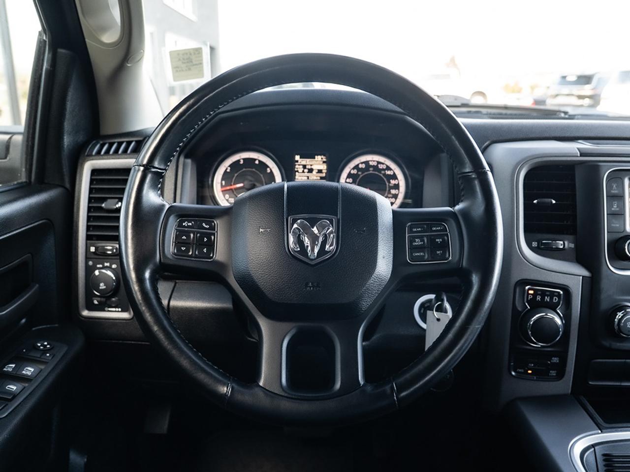2022 RAM 1500 Classic Express 4x4 Crew Cab Photo10