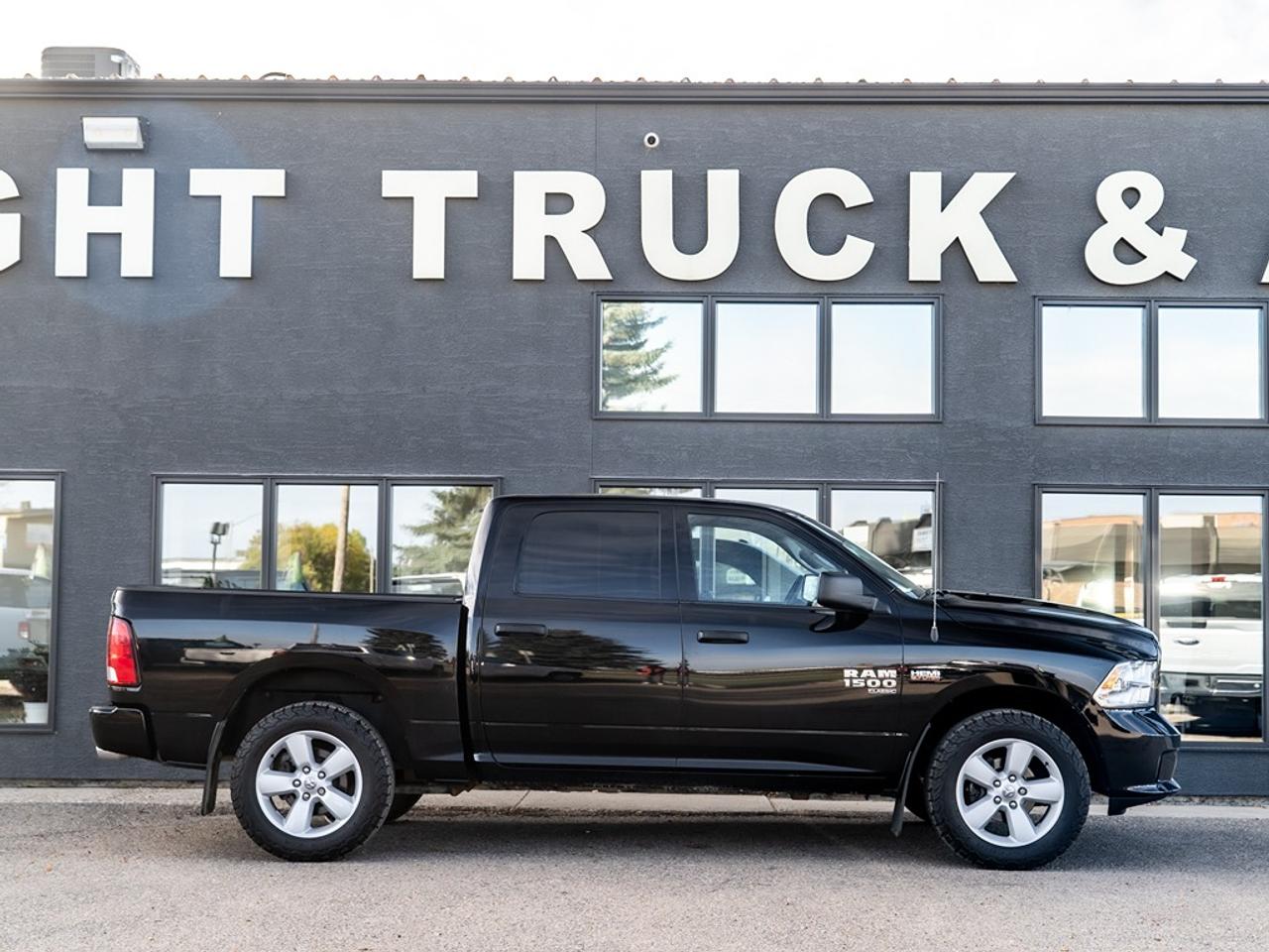 2022 RAM 1500 Classic Express 4x4 Crew Cab Photo26