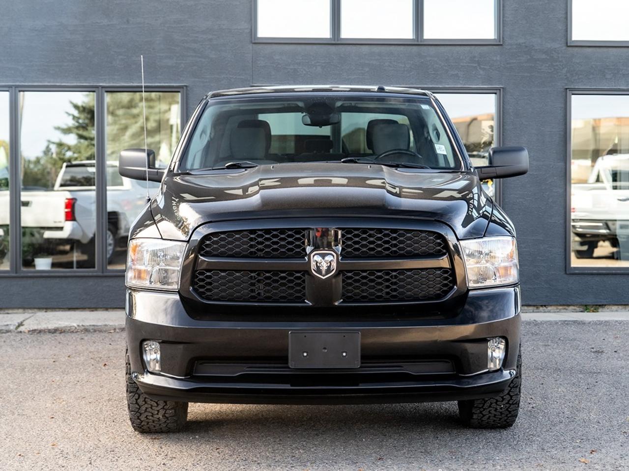 2022 RAM 1500 Classic Express 4x4 Crew Cab Photo2