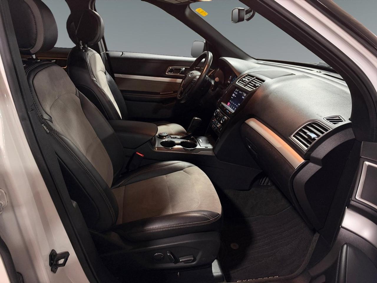 2017 Ford Explorer 4WD 4dr XLT Photo