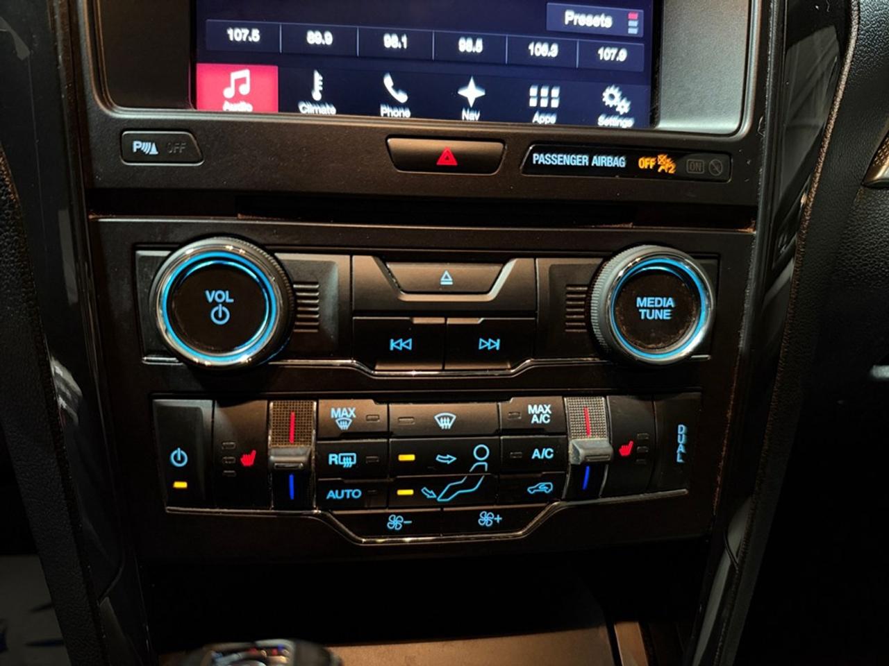 2017 Ford Explorer 4WD 4dr XLT Photo
