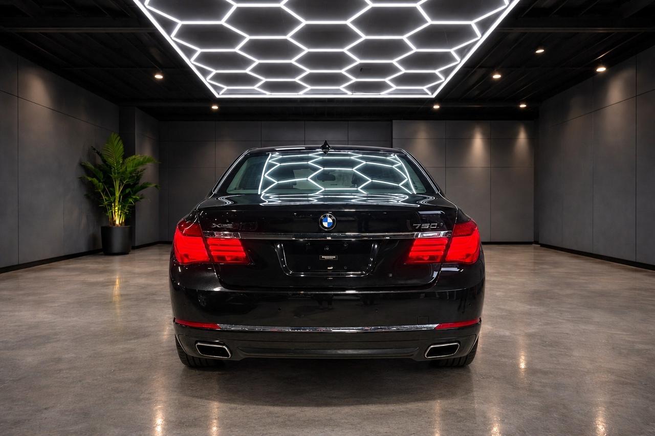 2014 BMW 750i 4dr Sdn 750i xDrive AWD Photo