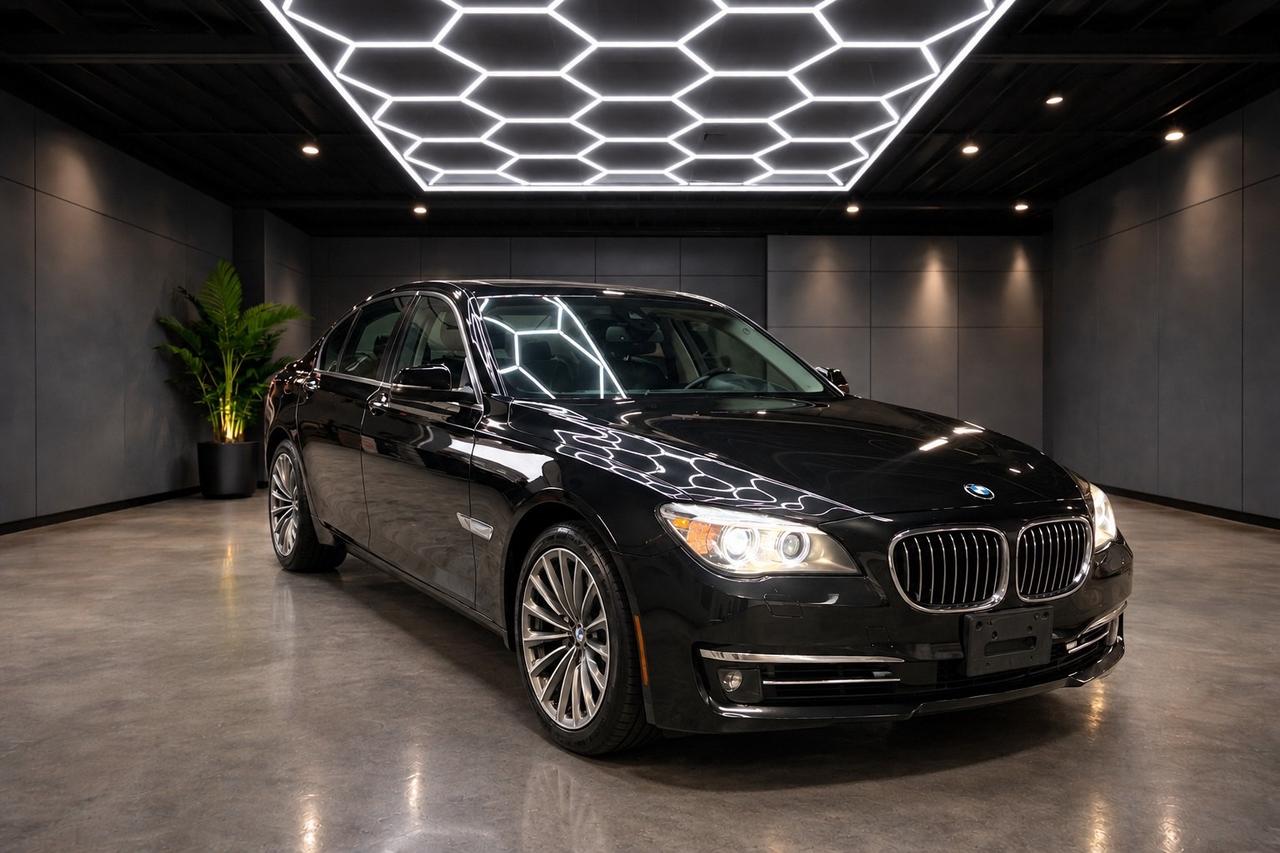 2014 BMW 750i 4dr Sdn 750i xDrive AWD Photo0