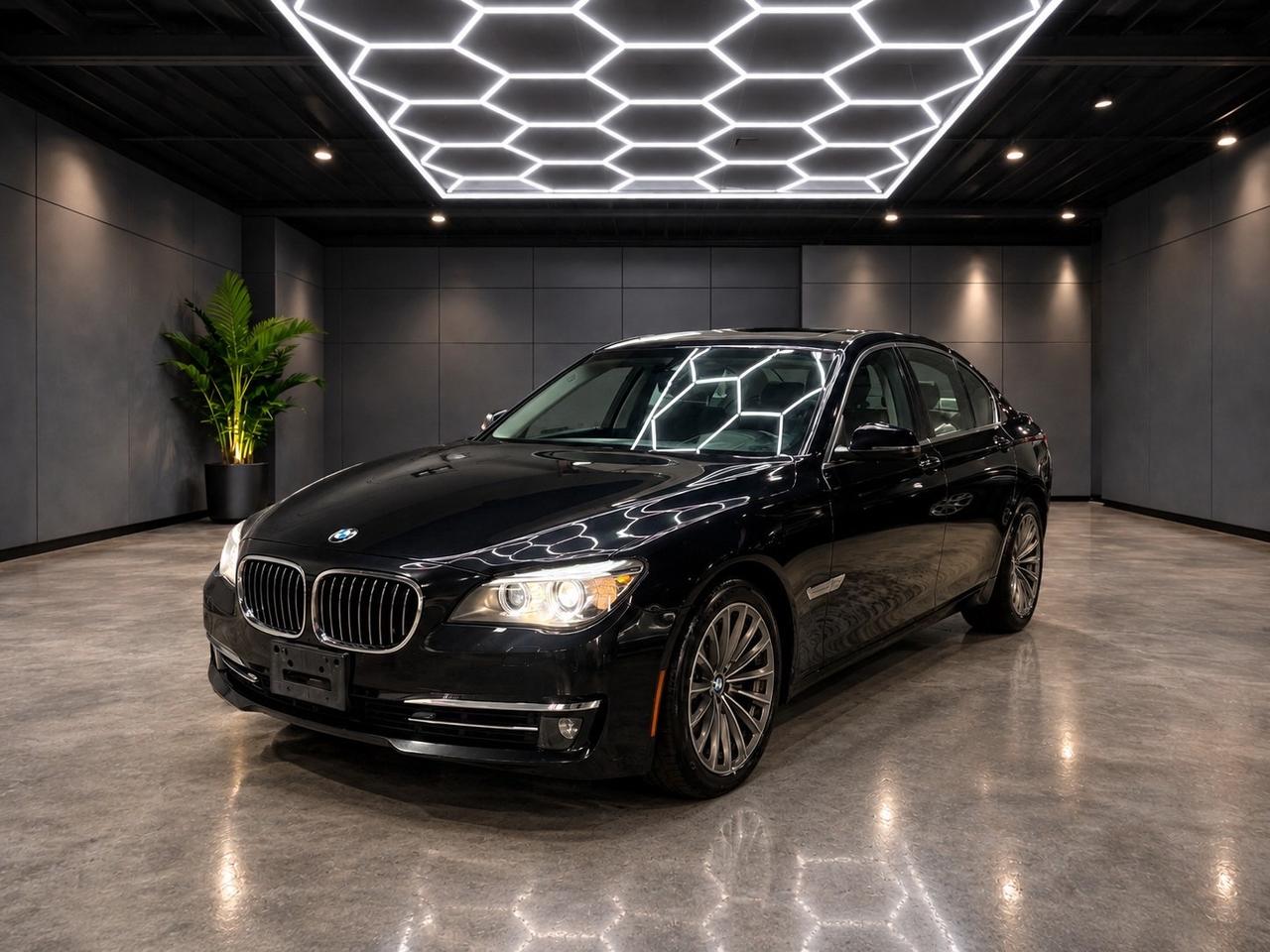 2014 BMW 750i 4dr Sdn 750i xDrive AWD Photo