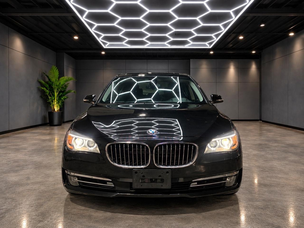2014 BMW 750i 4dr Sdn 750i xDrive AWD Photo1