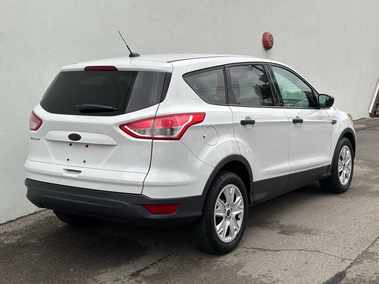 2015 Ford Escape ONLY 92,000KM-1 OWNER-CERTIFIED-SUMMER/WINTER TIRES! Photo4