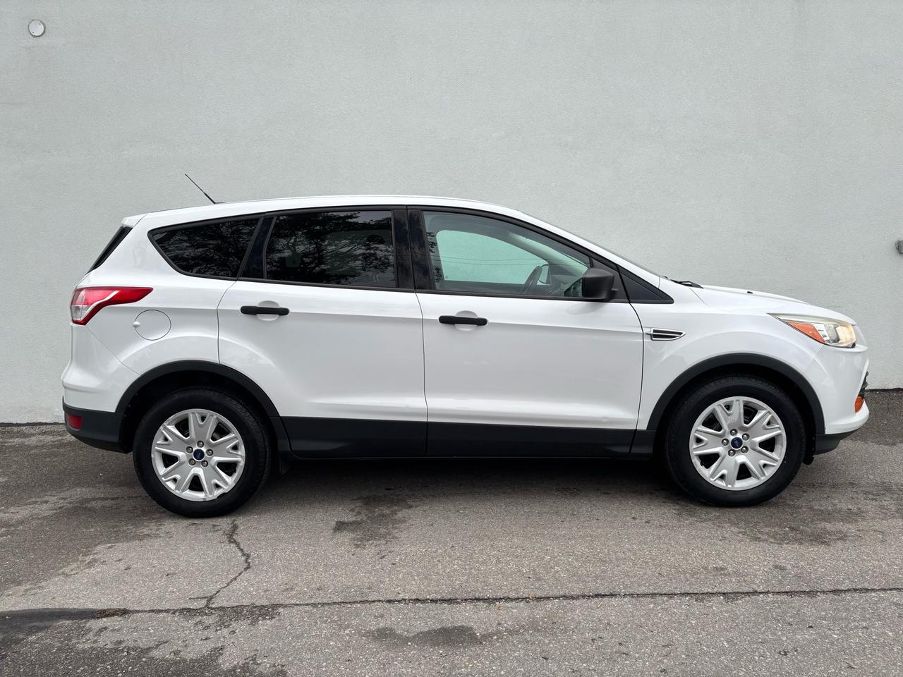 2015 Ford Escape ONLY 92,000KM-1 OWNER-CERTIFIED-SUMMER/WINTER TIRES! Photo