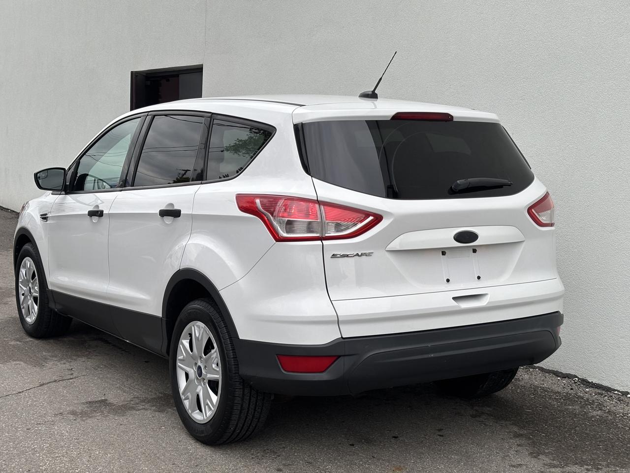 2015 Ford Escape ONLY 92,000KM-1 OWNER-CERTIFIED-SUMMER/WINTER TIRES! Photo2