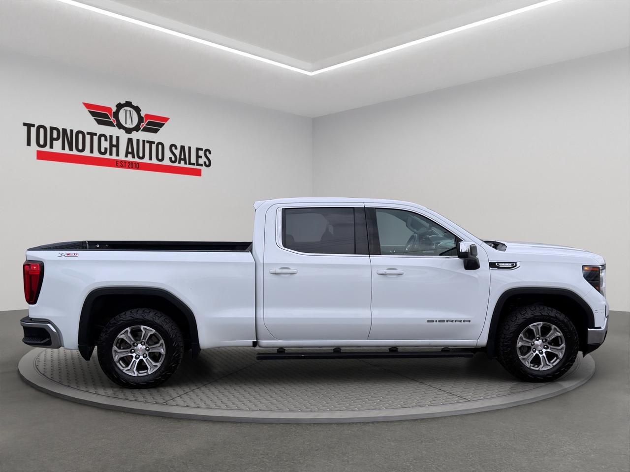 2023 GMC Sierra 1500 4WD Crew Cab 157" SLE Photo