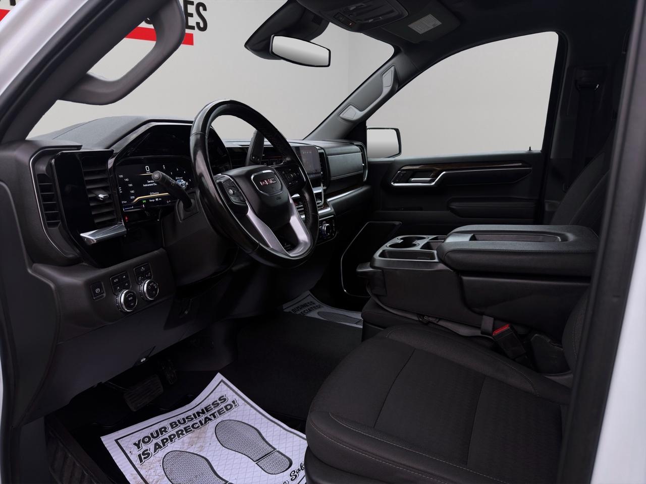 2023 GMC Sierra 1500 4WD Crew Cab 157" SLE Photo