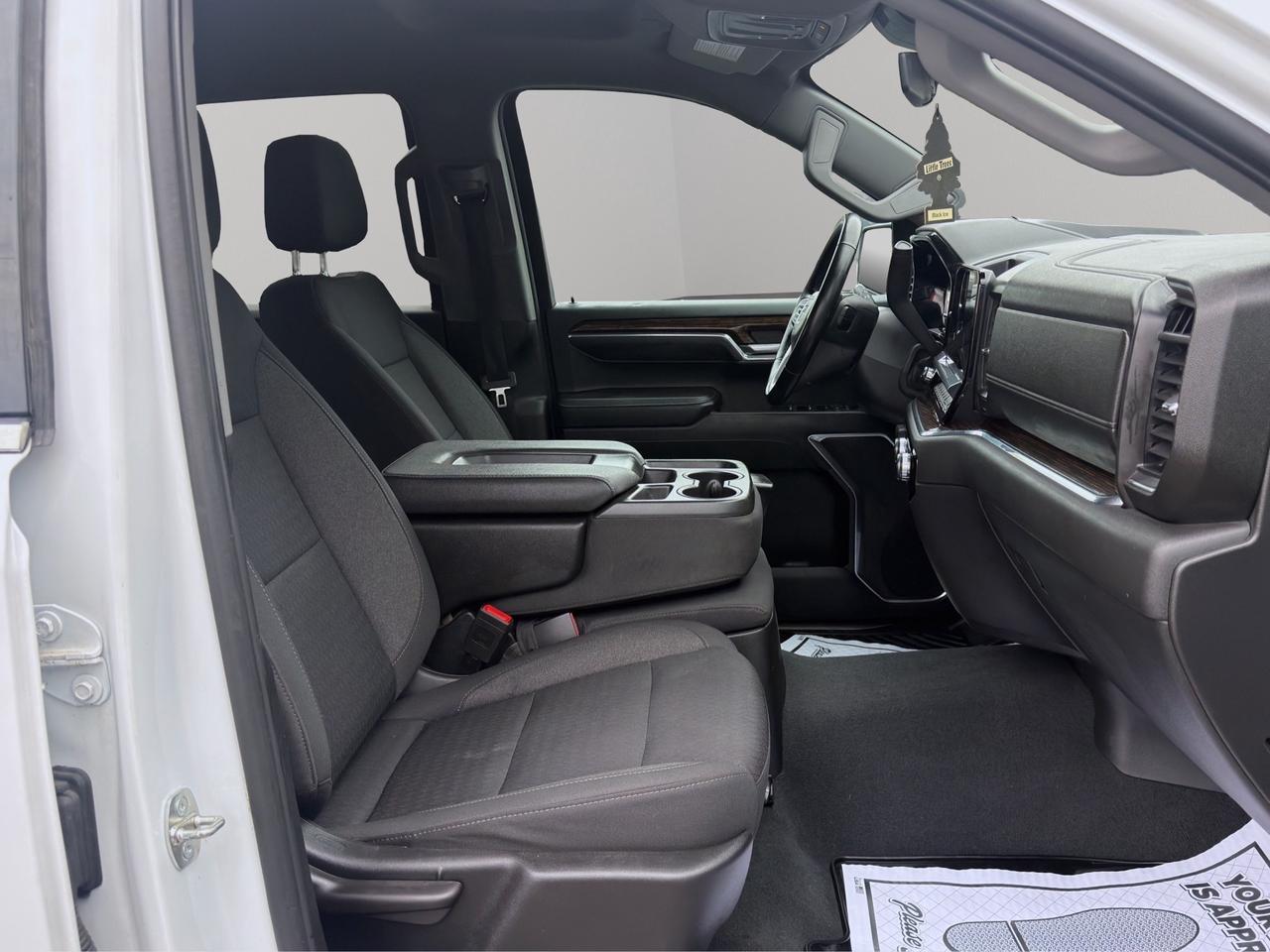 2023 GMC Sierra 1500 4WD Crew Cab 157" SLE Photo