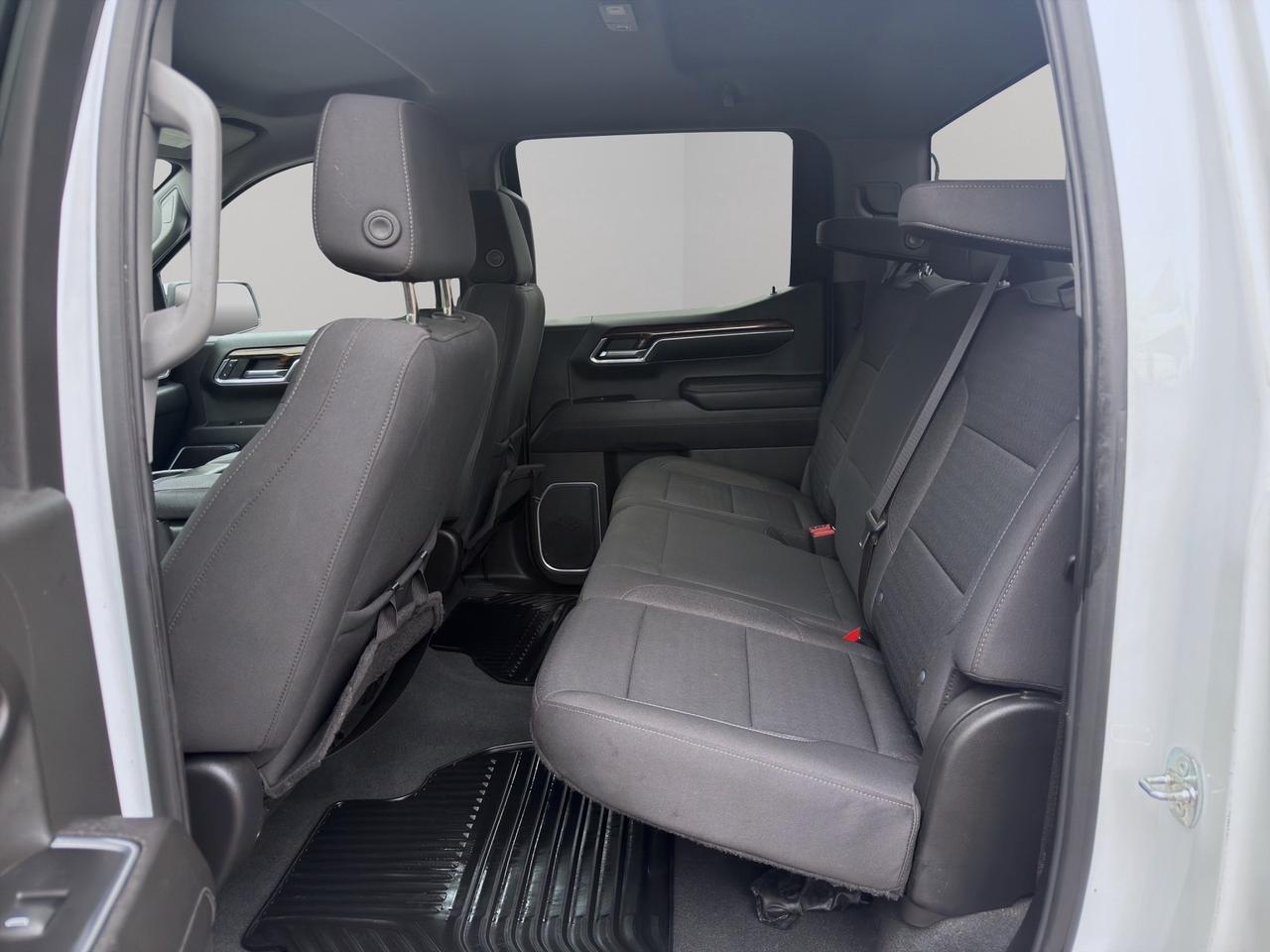 2023 GMC Sierra 1500 4WD Crew Cab 157" SLE Photo