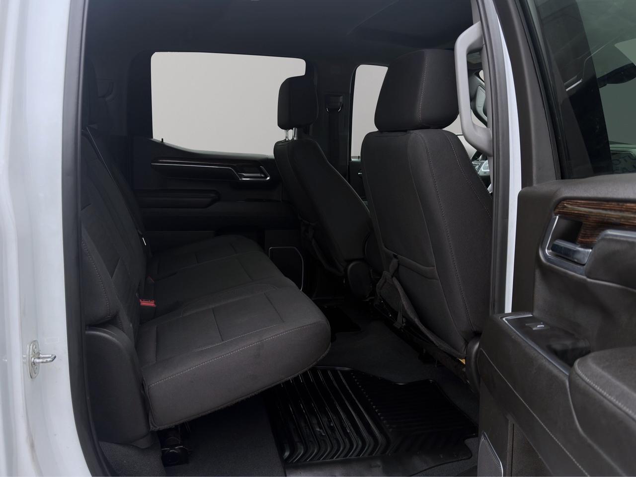 2023 GMC Sierra 1500 4WD Crew Cab 157" SLE Photo