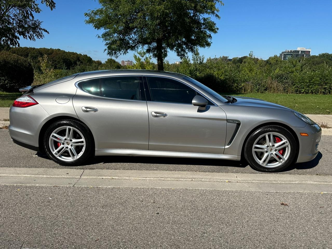 2010 Porsche Panamera 4S / AWD / V8 / ADAPTIVE SUSPENSION / LOW KM'S / STUNNING SHAPE Photo4