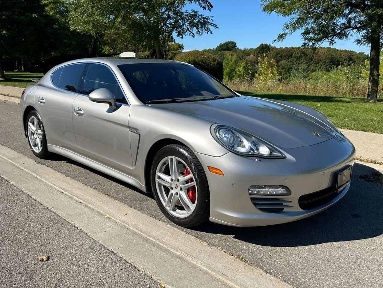2010 Porsche Panamera 4S / AWD / V8 / ADAPTIVE SUSPENSION / LOW KM'S / STUNNING SHAPE Photo