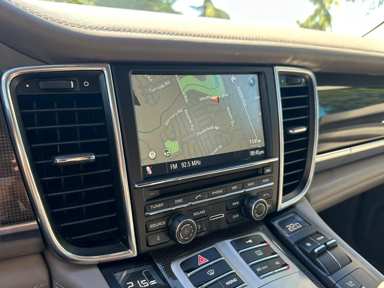 2010 Porsche Panamera 4S / AWD / V8 / ADAPTIVE SUSPENSION / LOW KM'S / STUNNING SHAPE Photo