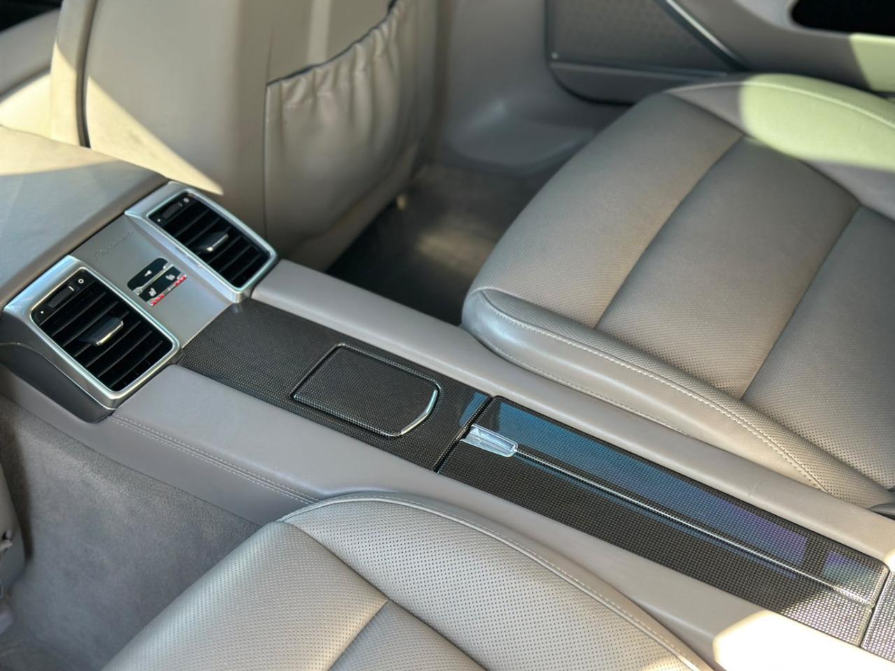 2010 Porsche Panamera 4S / AWD / V8 / ADAPTIVE SUSPENSION / LOW KM'S / STUNNING SHAPE Photo