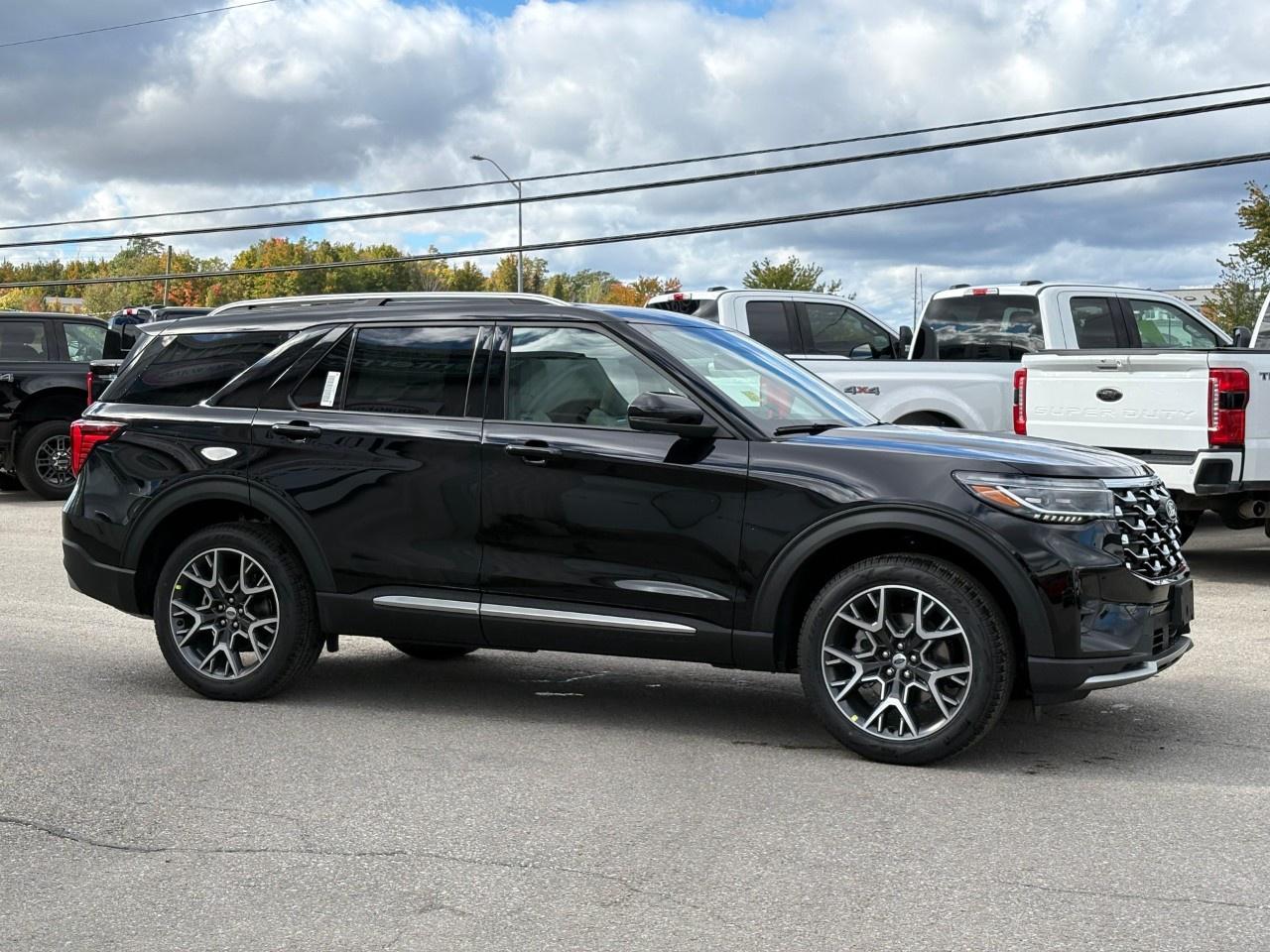 2027 Ford Explorer Platinum 4WD Photo