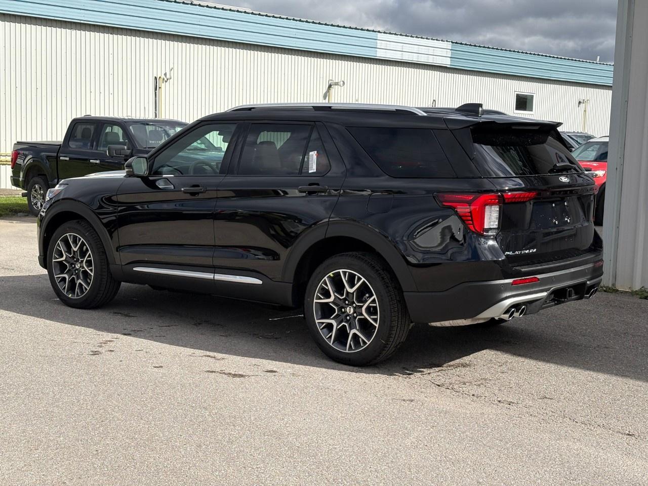2027 Ford Explorer Platinum 4WD Photo